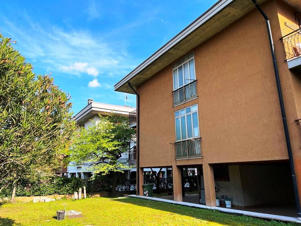 Villa bifamiliare Residenziali in vendita